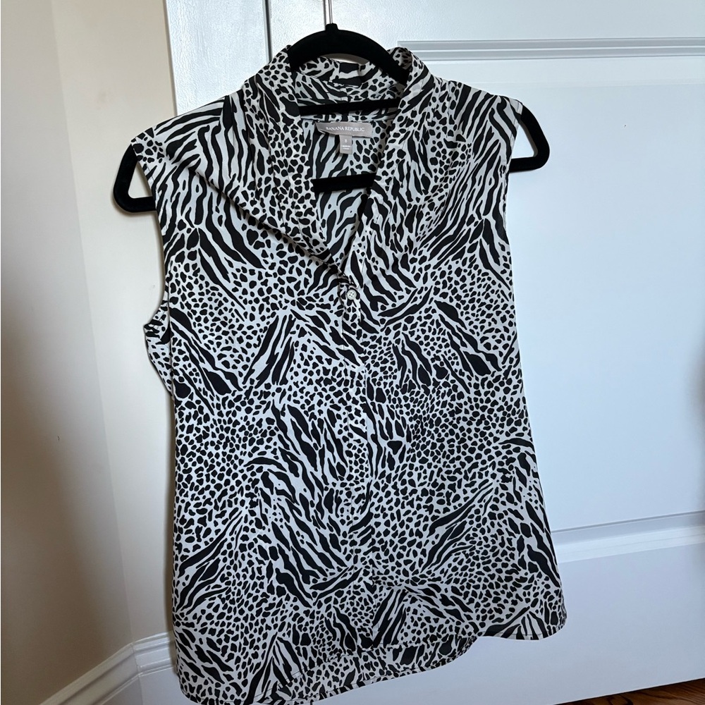 Banana Republic Black and White Sleeveless Fitted Blouse